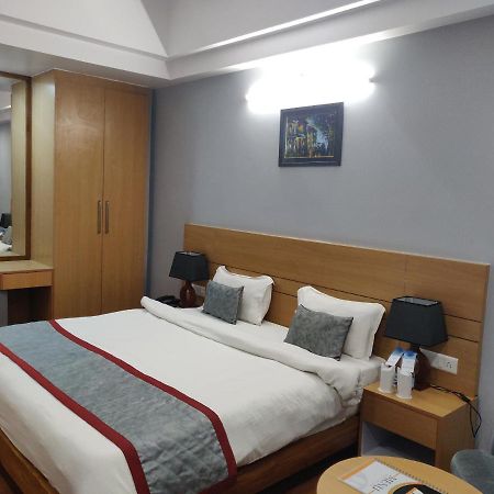 Hotel Sarvin Лакхнау Экстерьер фото