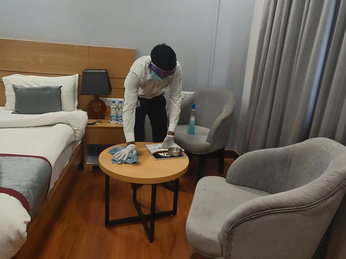Hotel Sarvin Лакхнау Экстерьер фото