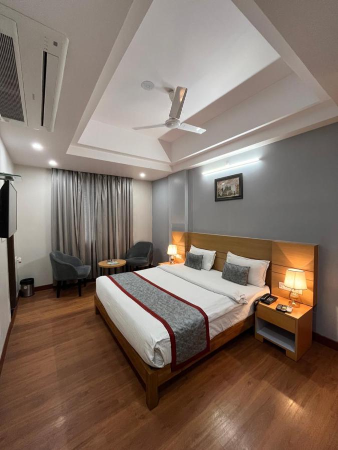 Hotel Sarvin Лакхнау Экстерьер фото